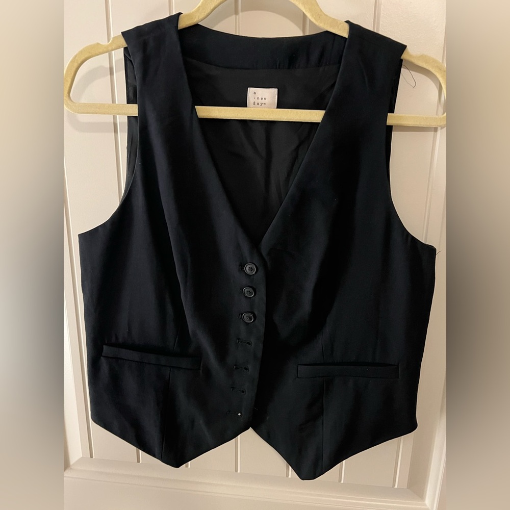 NWOT Black button up vest /top size S